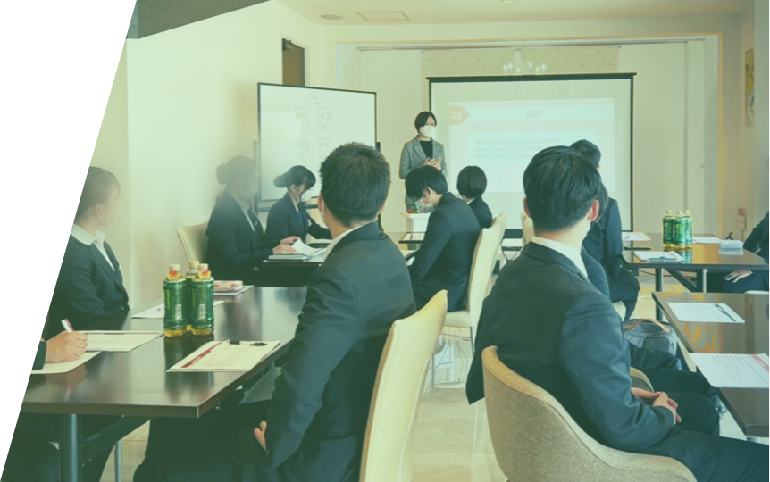 企業の組織作りや人材開発サポートを経験する能力開発のプロフェッショナルが対応